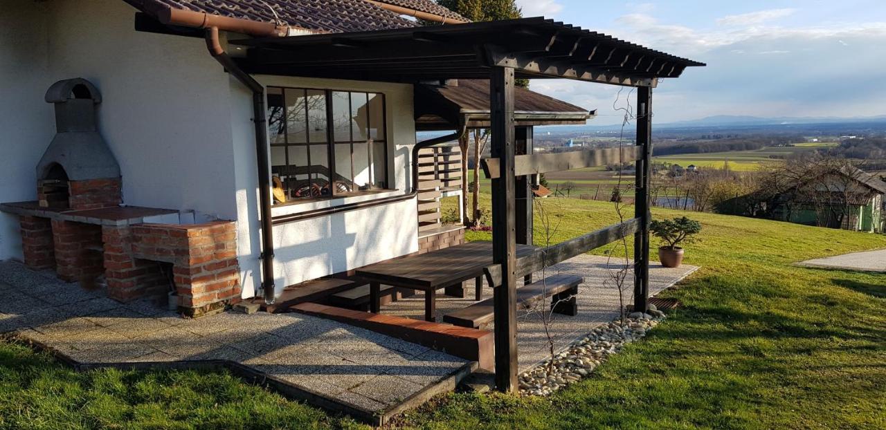 Holiday House Vilana Puconci ภายนอก รูปภาพ