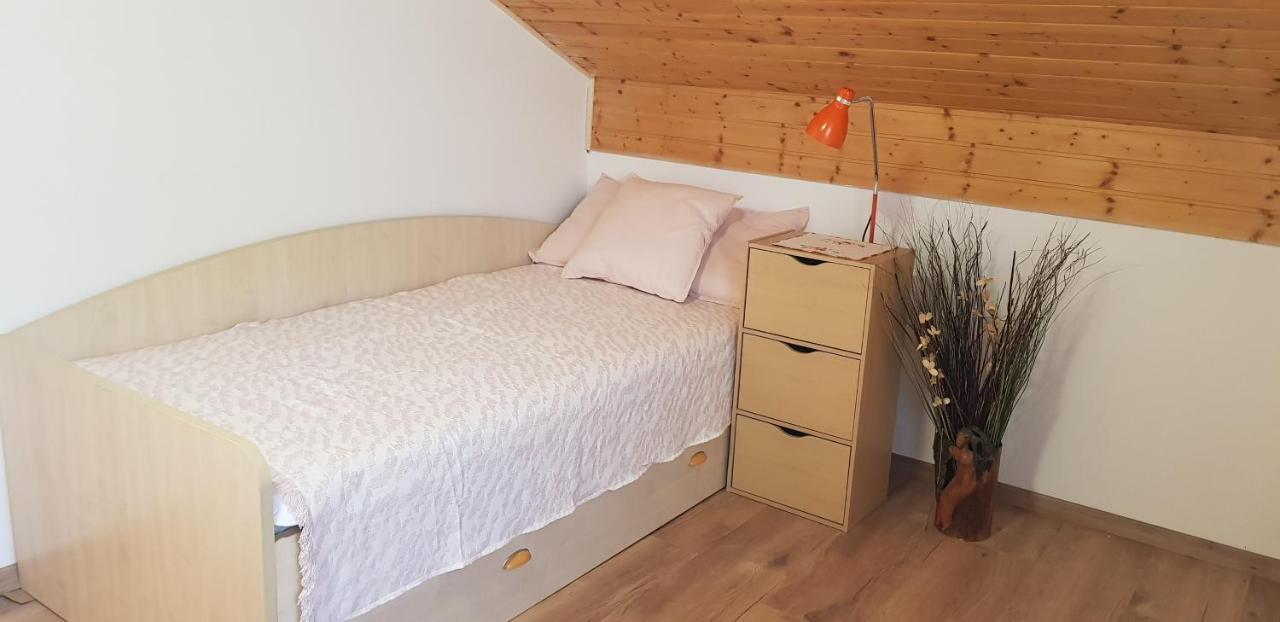 Holiday House Vilana Puconci ภายนอก รูปภาพ